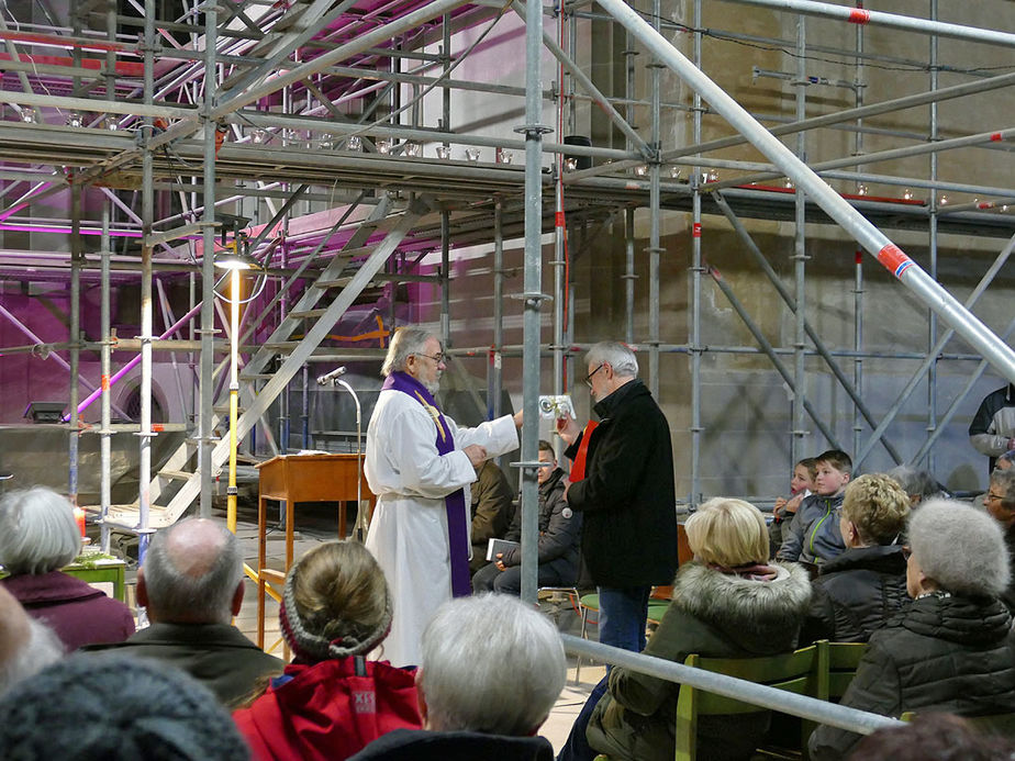 Heilige Messe auf der Baustelle zum 4. Advent (Foto: Karl-Franz Thiede)